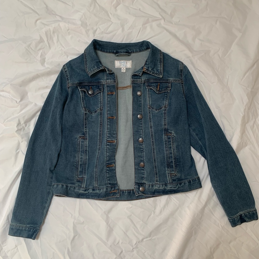 TIME AND TRU classic denim jacket - medium fits like a petite